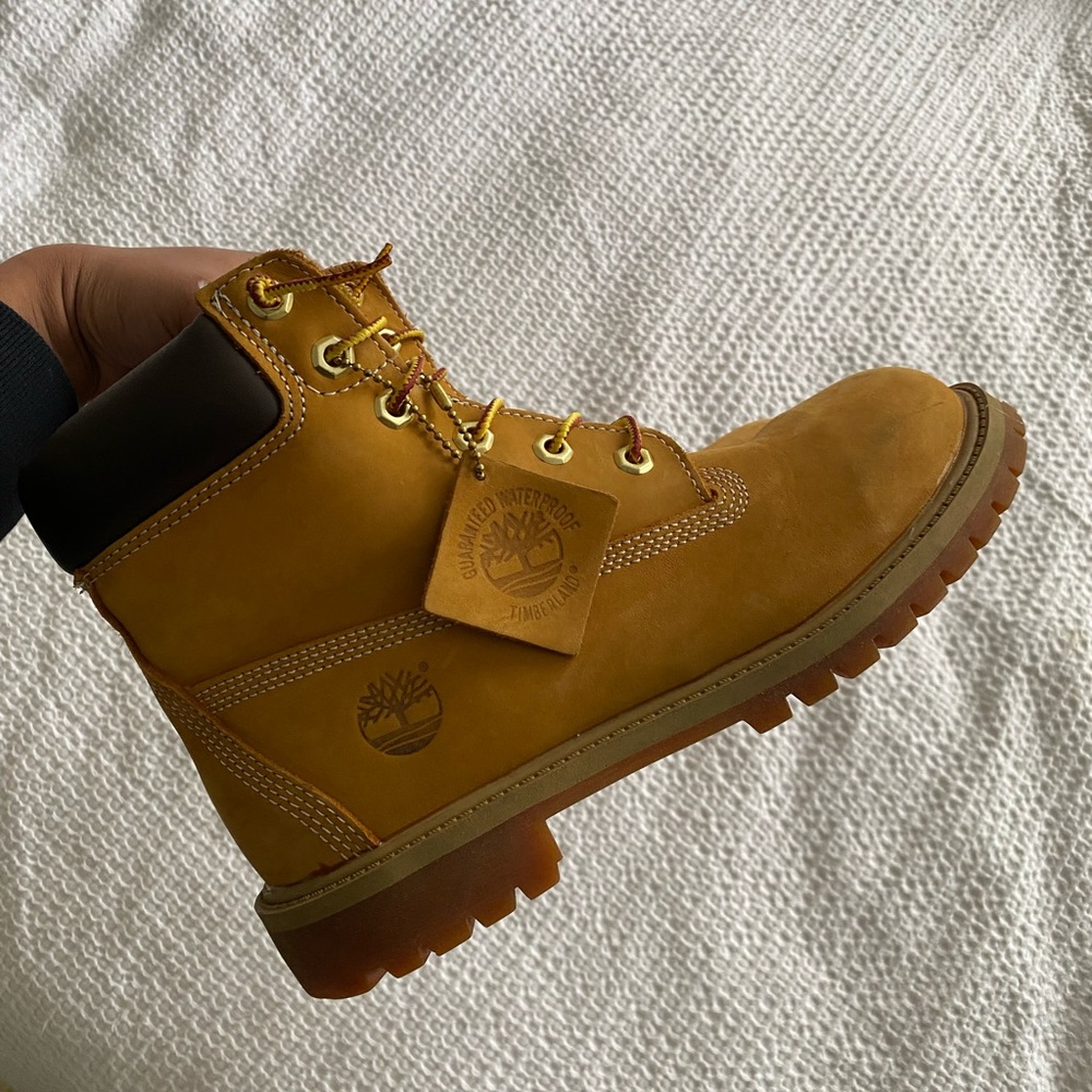 Timberland 6 Premium Boots: Size 6M